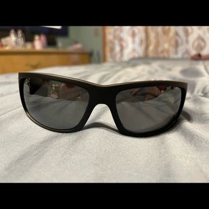 Maui Jim polarized sunglasses, only wore twice comes with hard case & soft case.